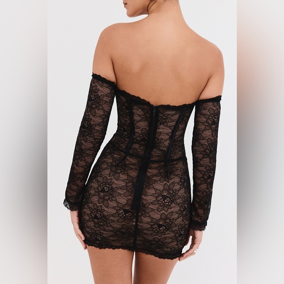 Mistress Rocks - Black Lace Off-Shoulder Dress - Picture 6 of 8